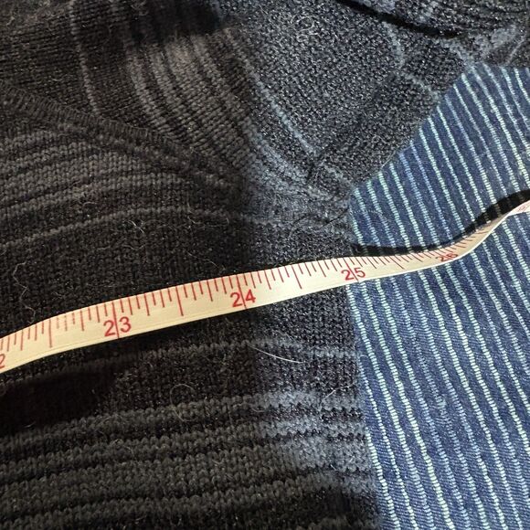 Eddie Bauer Mens Sweater L Black Gray Stripe Crewneck Pullover Casual Workwear - Picture 5 of 7